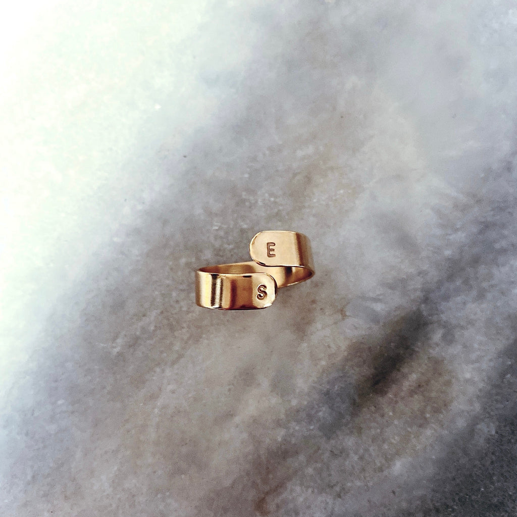 Bague NAMI 2 initiales aux extrémités - personnalisable