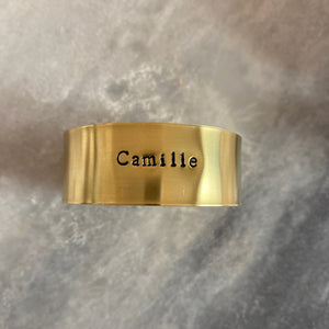 Déjà gravé laiton poli🍀 «Camille » avec petits motifs cœurs au dos