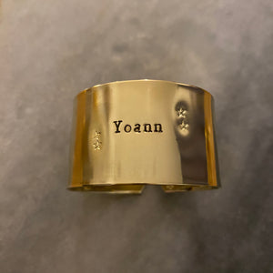 Déjà gravé 🍀 en laiton poli «Yoann » avec étoiles