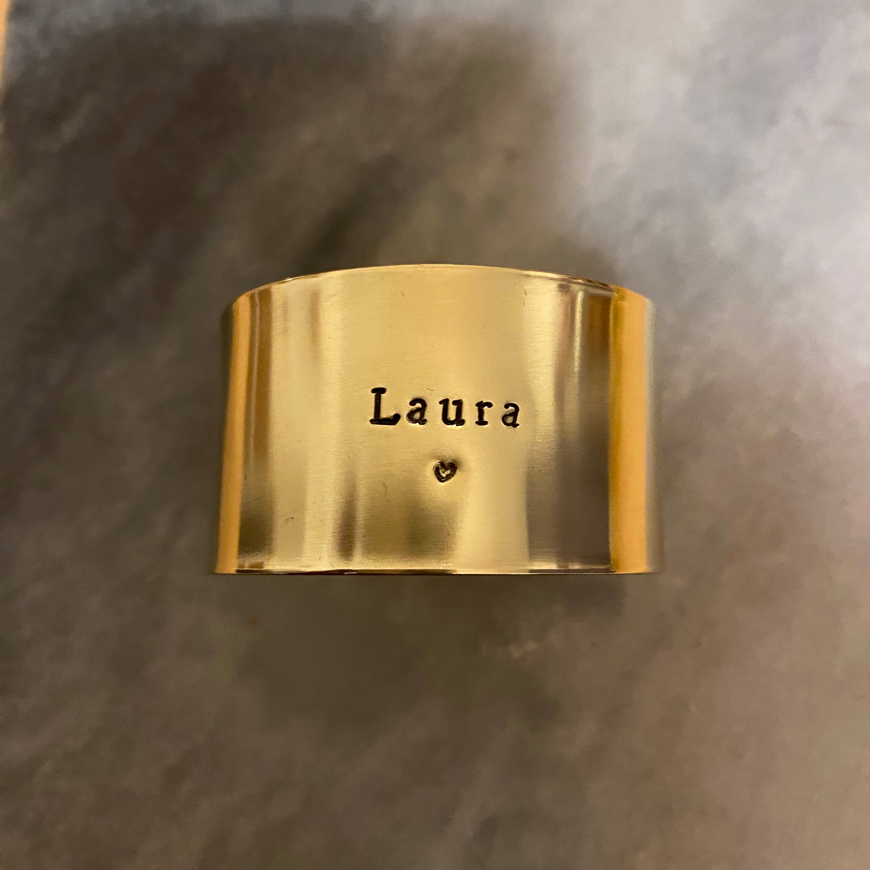Déjà gravé laiton poli🍀 « Laura » avec mini cœur
