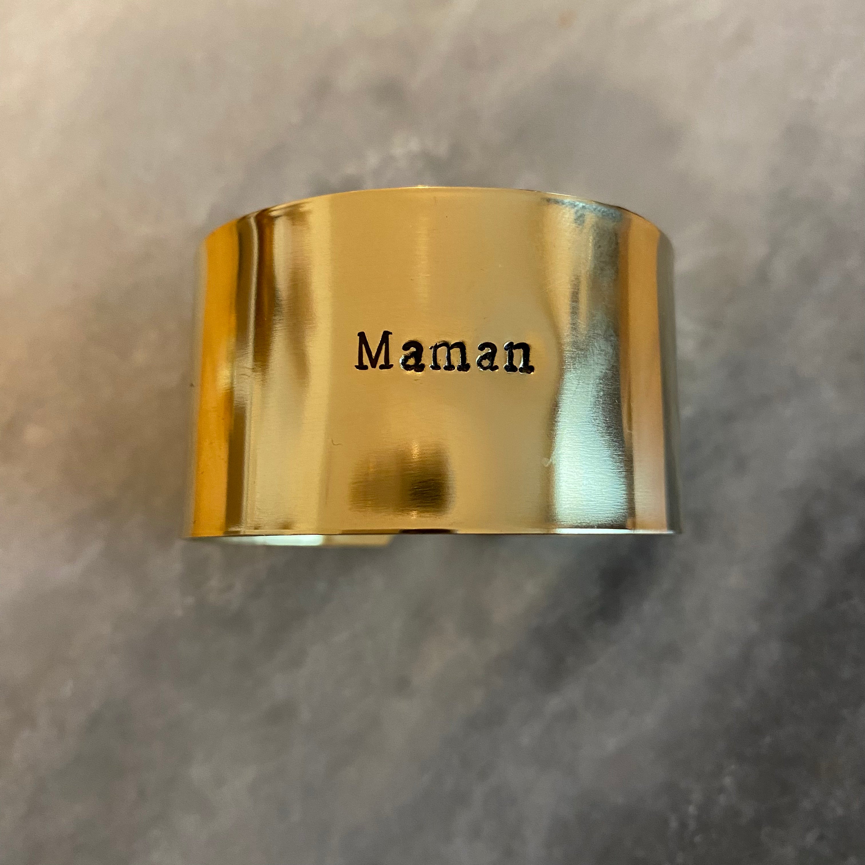Already engraved 🍀 "Mom" hammered with shooting star