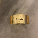 Olivia | Déjà gravé 🍀 en laiton poli avec mini coeurs