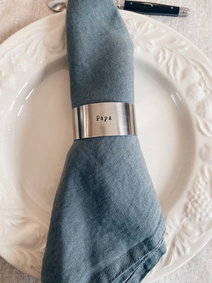 Rond de serviette en acier argenté lisse avec gravure et motif personnalisable  - Taille S